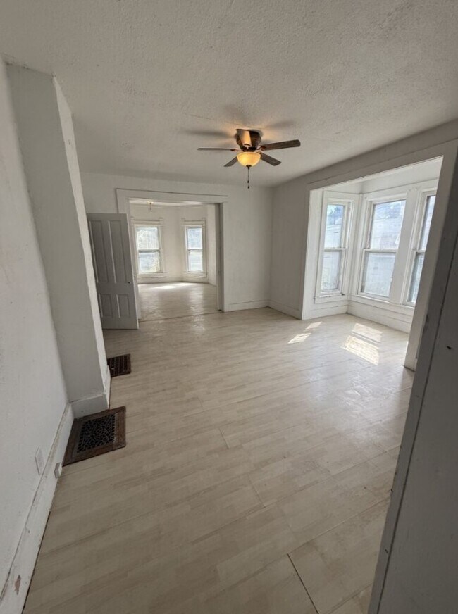 Building Photo - 803 5th Ave