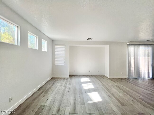 Building Photo - 8352 Crown Peak Ave