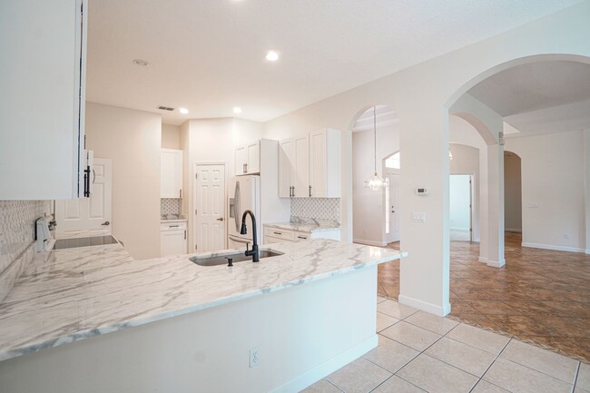Building Photo - Spacious 4-Bed Home in Magnolia Plantation...