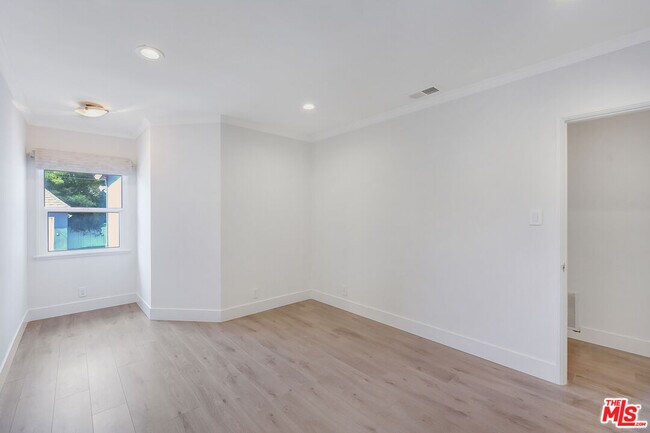 Building Photo - 149 S Kenter Ave