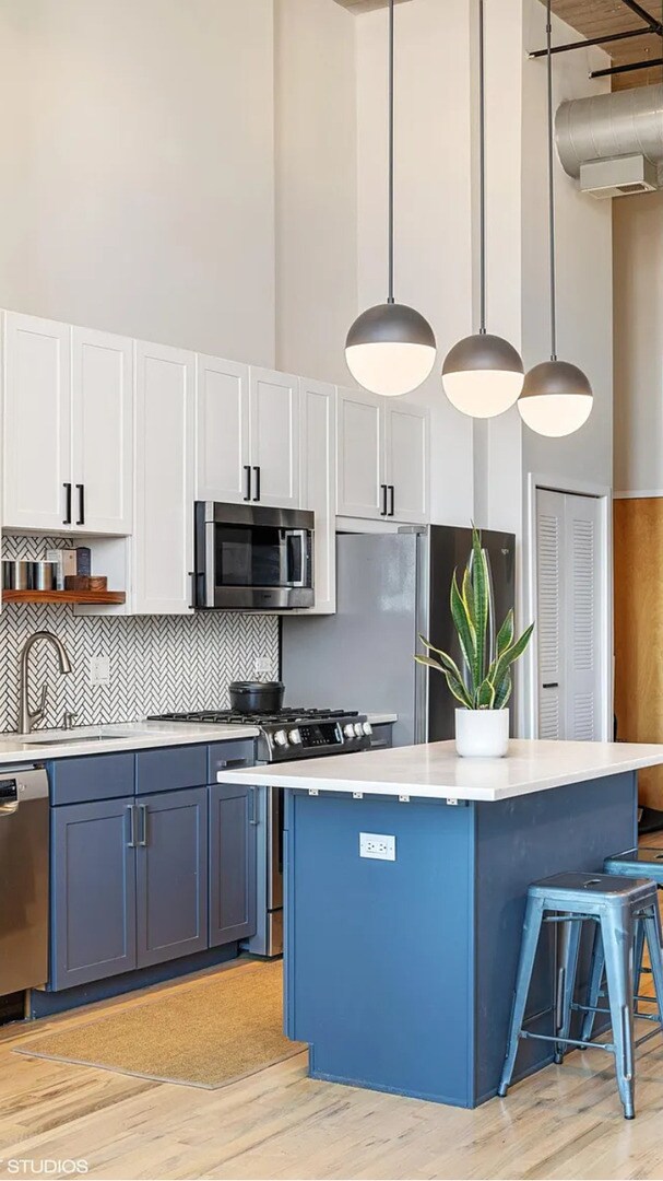 Building Photo - 758 N Larrabee St