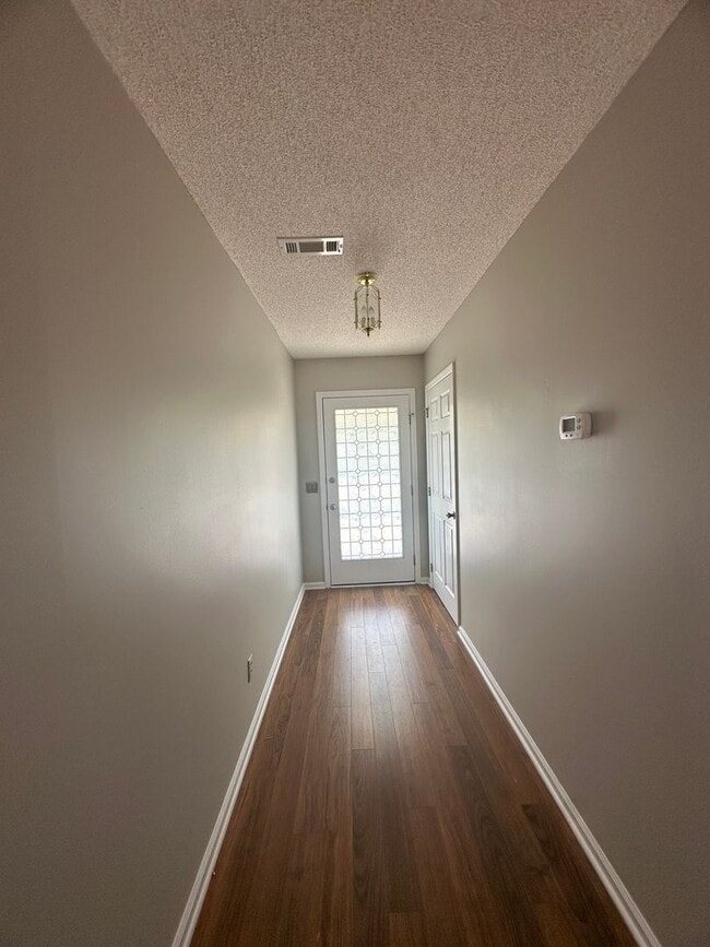 Building Photo - Valley Stream Subdivision!!