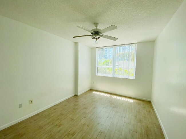 Building Photo - Spacious 2-bedroom apartment in full servi...