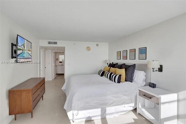 Building Photo - 6917 Collins Ave