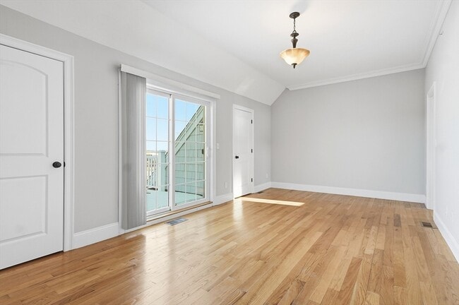 Building Photo - 597 Sea St