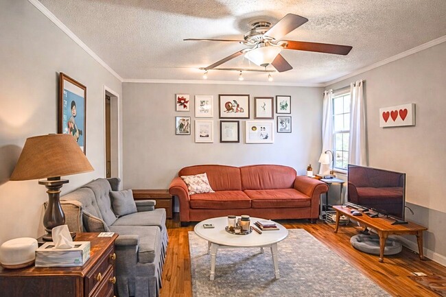 Building Photo - 470 Clover St