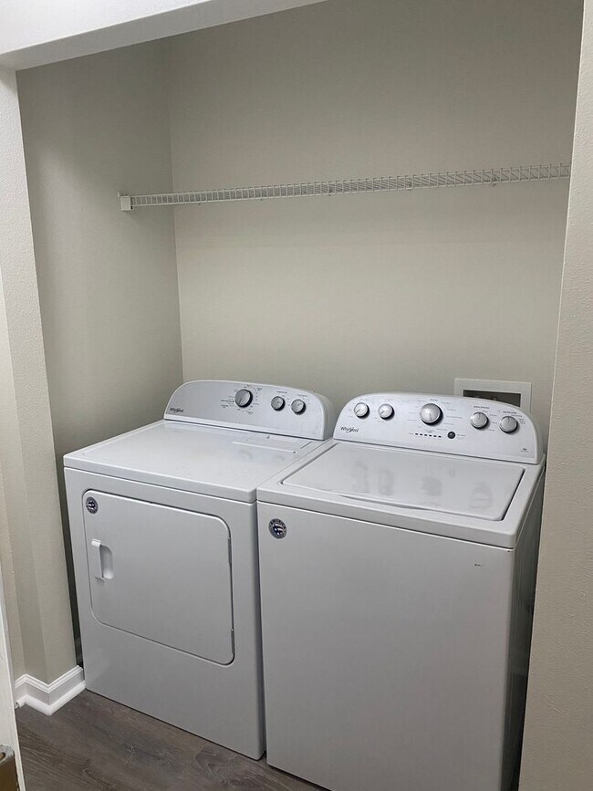 Building Photo - Lovely 2x1 in St. Augustine! Gorgeous Upgrade Kitchen!