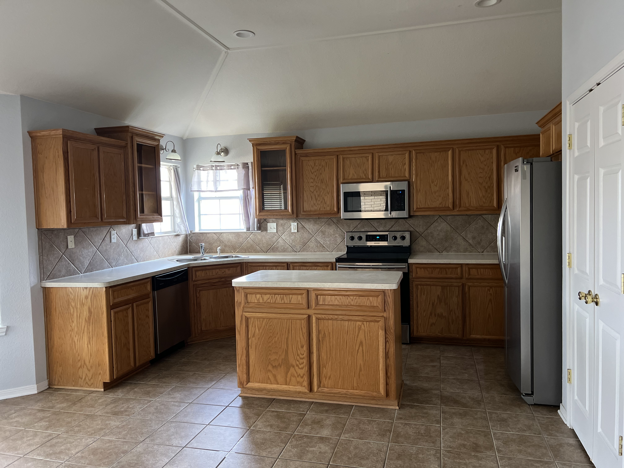 Building Photo - 4301 Capri Dr