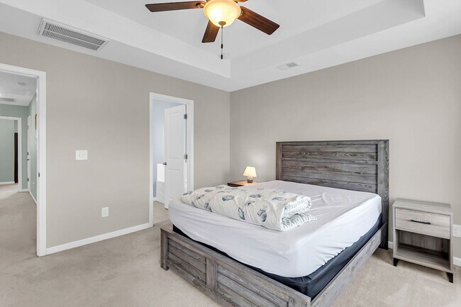 Building Photo - Fully Furnished 3 Bedroom, 2.5 Bathroom Ho...