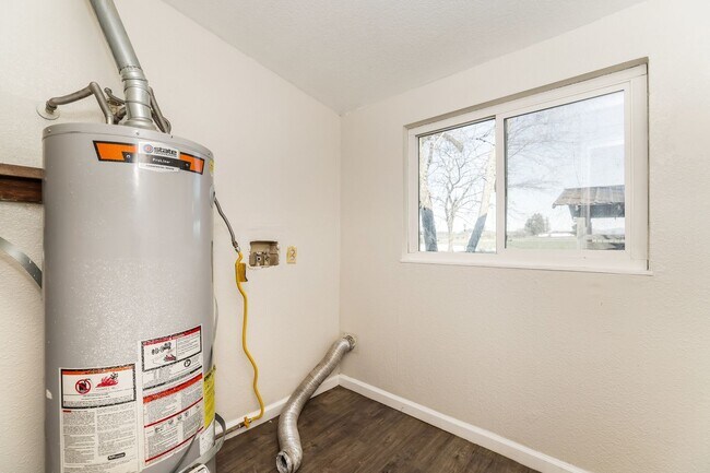 Building Photo - PURE Property Management Presents: 3 Bedroom 2 Bath in Santa Rosa. Water & Sewer Included !