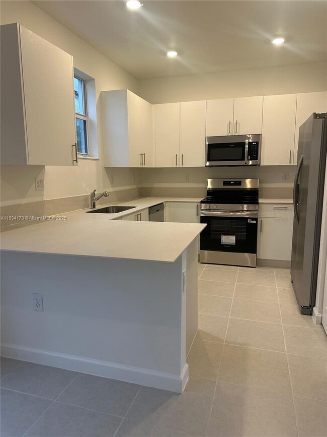 Building Photo - 2534 SE 27th Dr