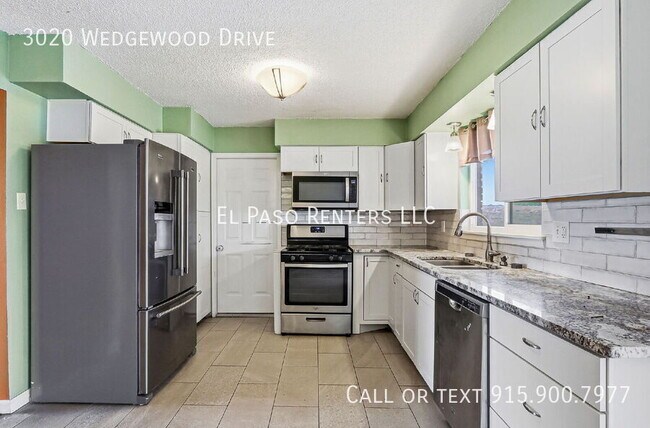 Building Photo - 3020 Wedgewood Dr