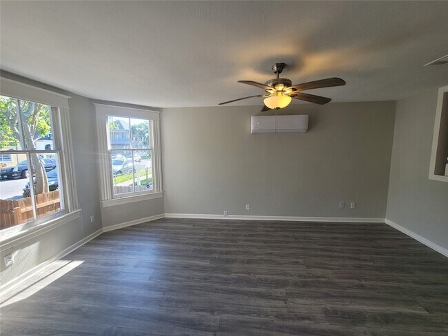 Building Photo - 3919 Avenue O