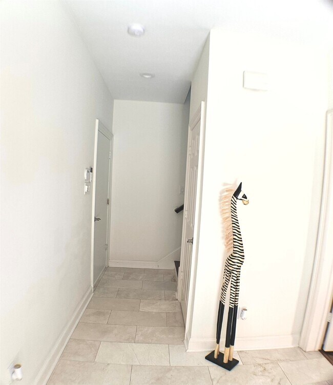 Building Photo - 913 Birdsall St