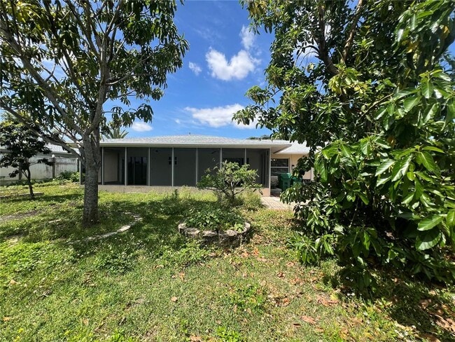 Building Photo - 2372 Abscott St