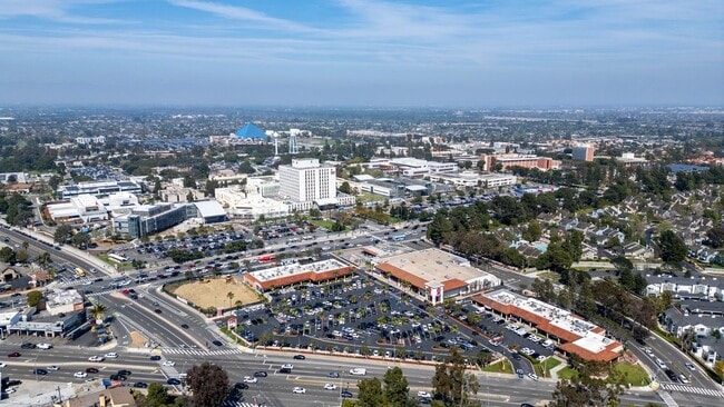 Building Photo - 412 N Bellflower Blvd
