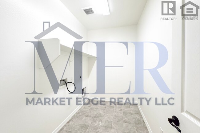 Building Photo - 3Bed/2Bath Home w/3 Car Gar in Casa Grande...