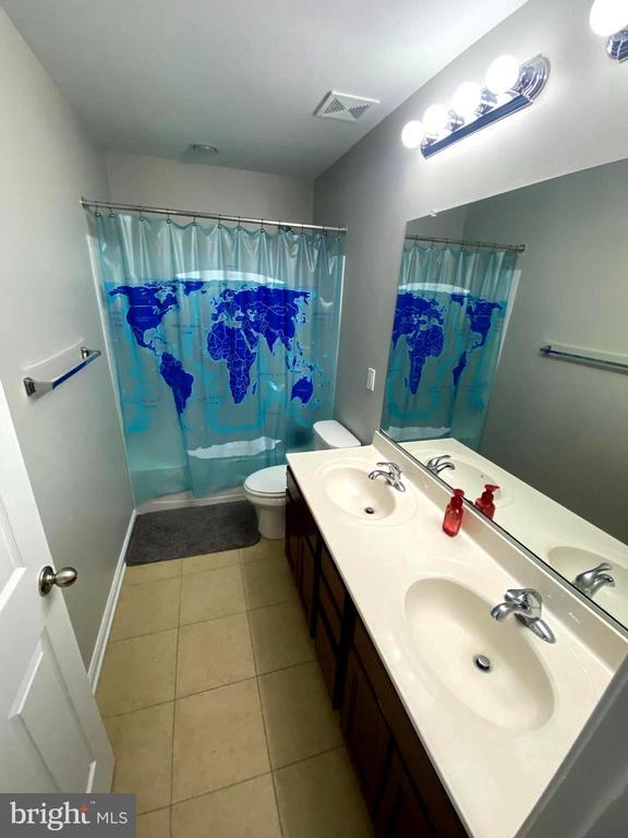 Building Photo - 2716 Lake Forest Dr