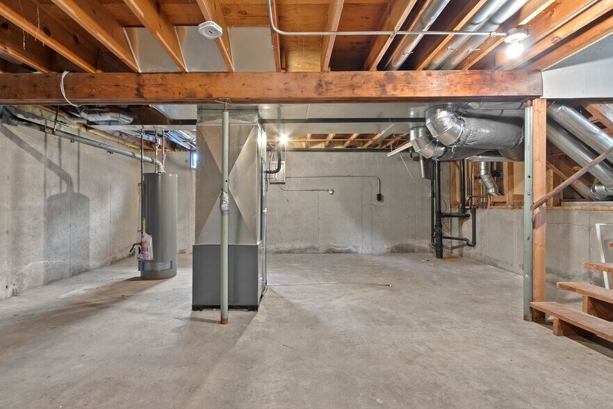 Building Photo - 2437 Deer Trl