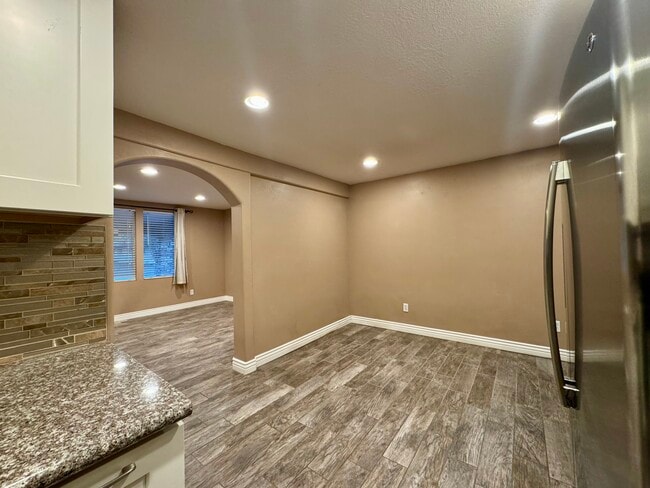 Building Photo - 781 Sherwood Dr
