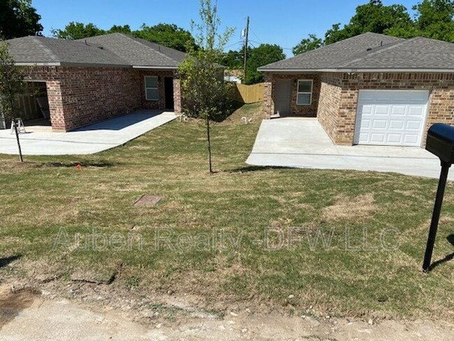 Building Photo - 8010 Doreen Ave