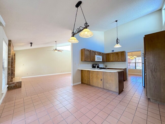 Building Photo - West El Paso 4 bed/3 bath refrig A/C Home!