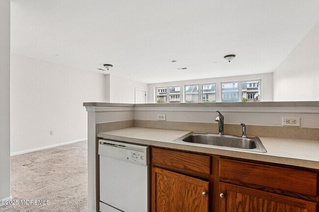 Building Photo - 368 Rector St