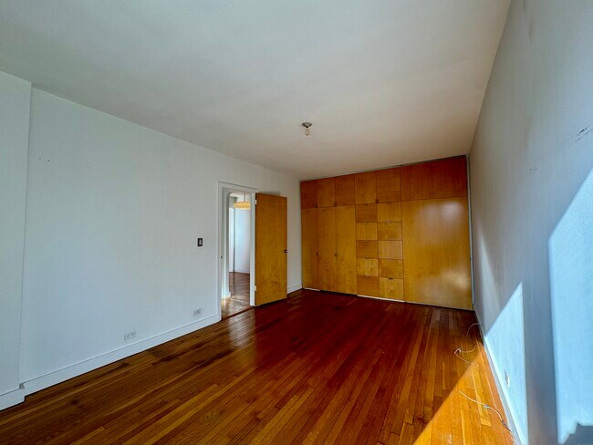 Building Photo - 255 W 23rd St