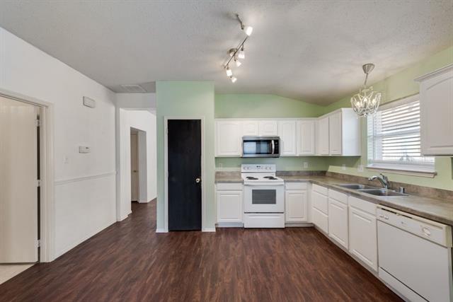 Building Photo - 3113 Candlebrook Dr