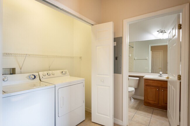 Building Photo - 9435 Myrtle Creek Ln