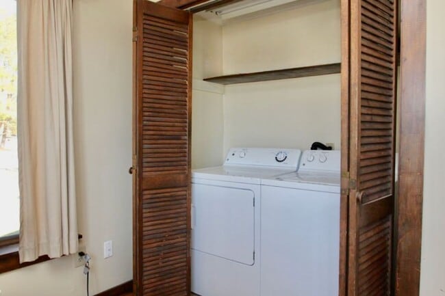 Building Photo - Spacious Renovated Colonial on The Lebanon Green