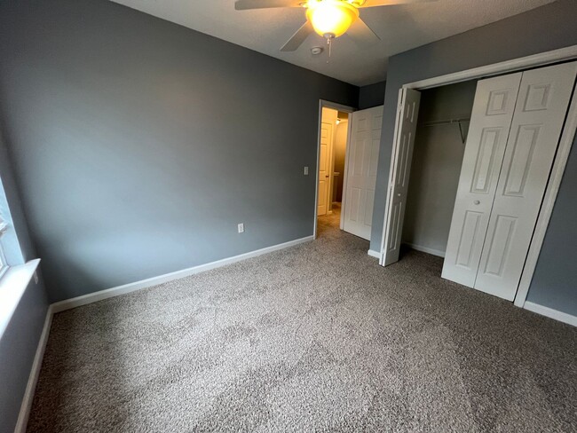 Building Photo - Renovated 3 Bed | 2.5 Bath Townhouse in No...