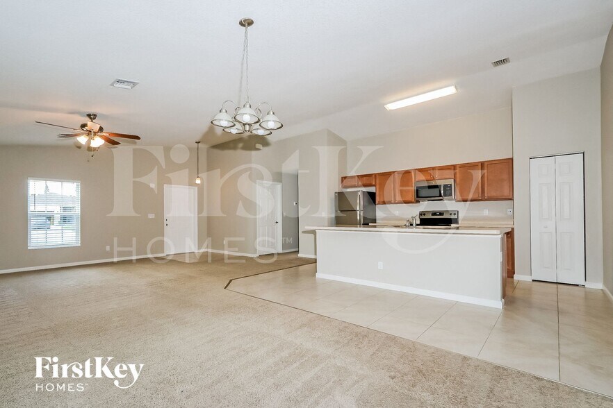 Building Photo - 1525 SW Fresno Rd