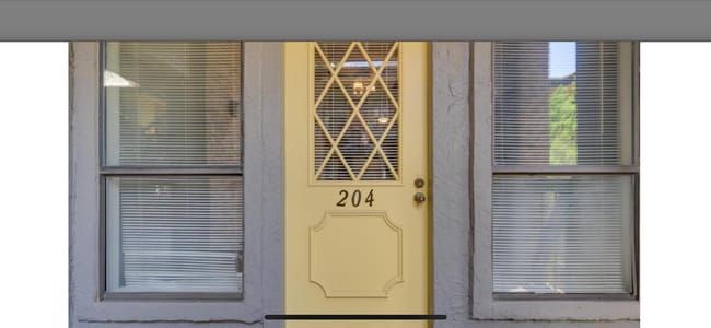 Building Photo - 806 W 24th St