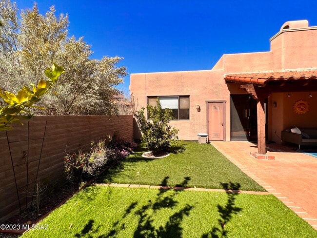 Building Photo - 5848 Bright Star Dr