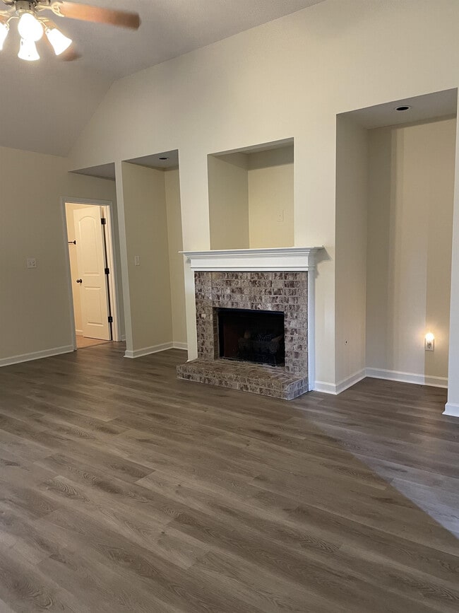 Building Photo - 1117 E Cortona Cir