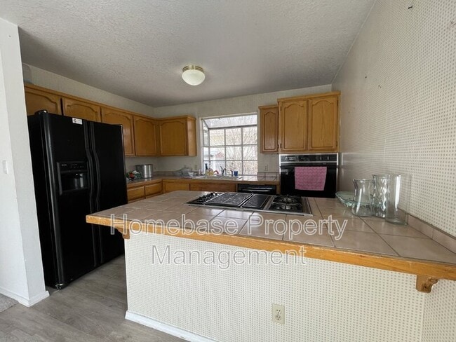 Building Photo - 1901 E Ranch Dr