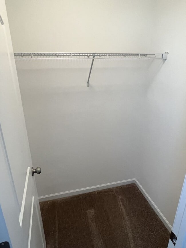 Building Photo - Large, Newer 4 Bedroom + Office and Loft i...