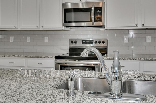 Building Photo - 301 Claudia Dr