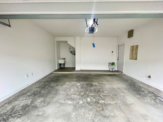 Building Photo - 9905 Kaspar Dr
