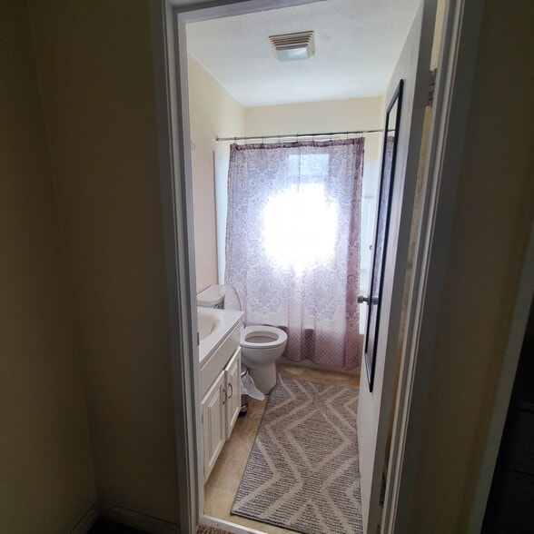 bathroom - 187 Ogle Ave