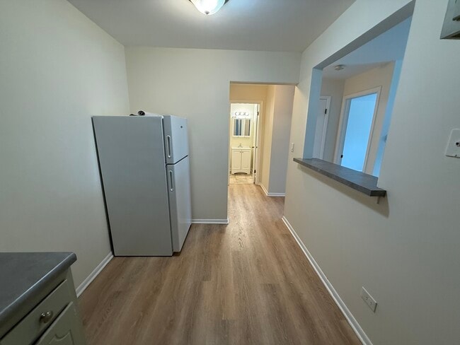 Building Photo - 1039 College Ave