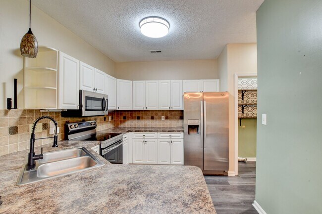 Building Photo - 922 Willow Point