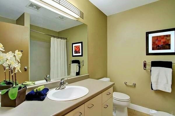 Building Photo - 2440 Western Ave