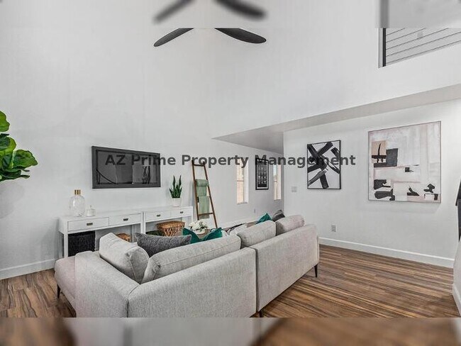 Building Photo - 4233 E Raven Rd