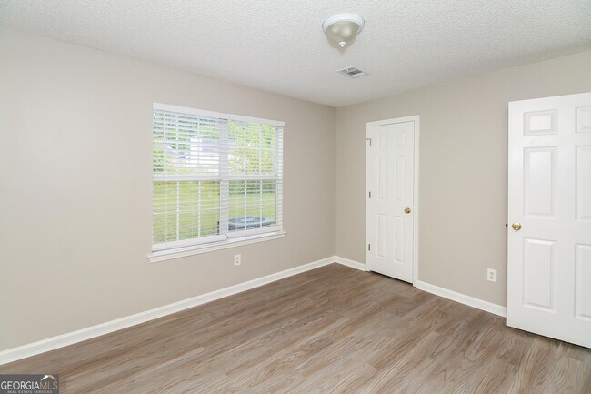 Building Photo - 7550 Sugarcreek Dr