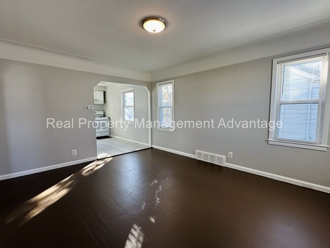 Building Photo - 21012 Beechwood Ave