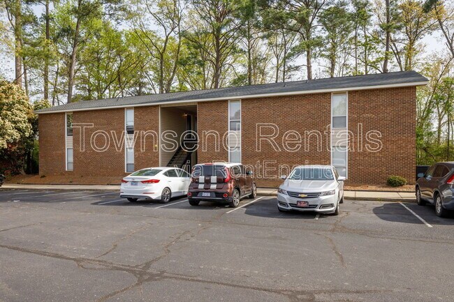 Building Photo - 5850 Century Oaks Dr