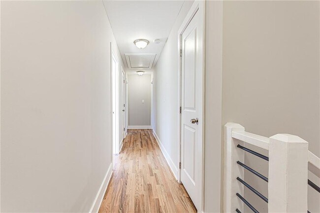 Building Photo - 870 Gaston St SW