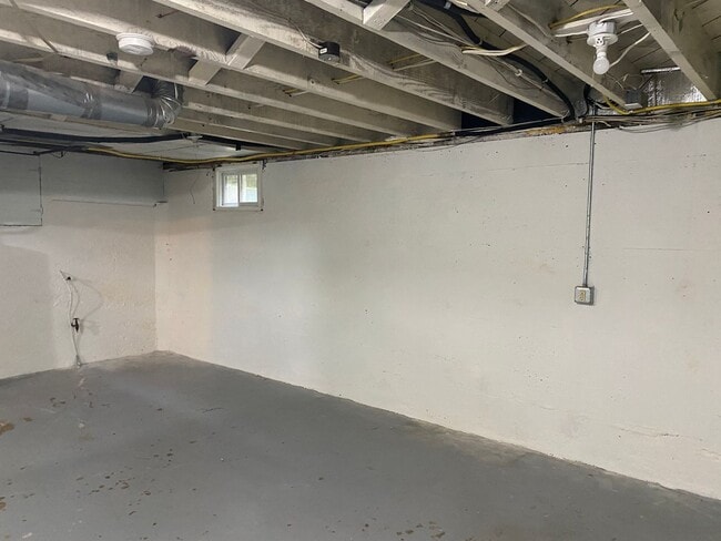 Building Photo - Amazing Irvington Charm - 3 bedroom Duplex...